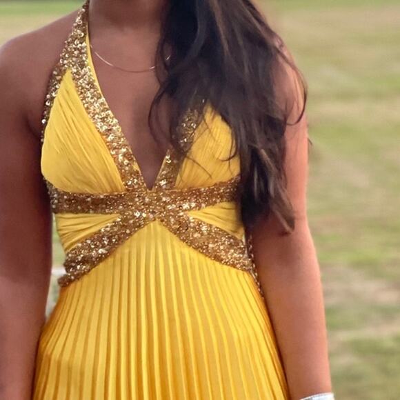 Niki by Niki Livas Formal Gown Maxi Dress US 4 Gold Yellow Halter Pleated Prom - Picture 3 of 15
